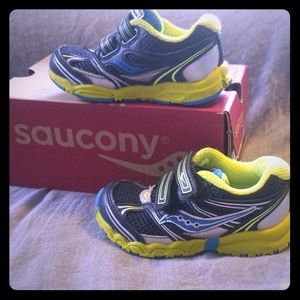 Baby boys Saucony shoes size 5.5M